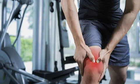Người đàn ông vạm vỡ bỗng thành tàn phế suốt đời, BS cảnh báo ai tập gym đừng bỏ qua một dấu hiệu nguy hiểm