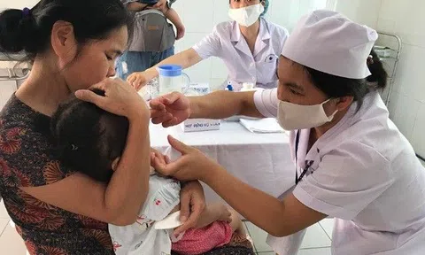 Loạn giá bán vitamin A liều cao trên mạng, chuyên gia cảnh báo điều nguy hiểm khi tự ý mua dùng vitamin A
