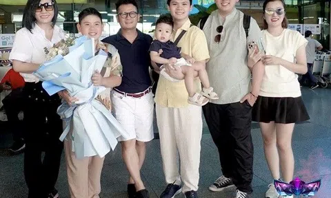 "Chàng Ếch" của showbiz Việt: 2 đời vợ 4 con, dân tình nể phục khi thấy "bà cũ - bà mới" chụp ảnh như chị em