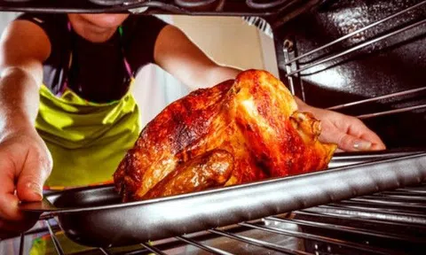 Đây là phần thịt ngon nhất, mỗi con gà chỉ có 2 dải bé xíu, vừa giàu đạm lại ít béo, ai sành ăn mới biết