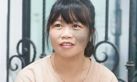 Người mẹ trẻ nức nở khi ra đường bị nói mặt nhọ, về nhà con hỏi: "Mẹ ơi, sao mặt mẹ xấu thế?"