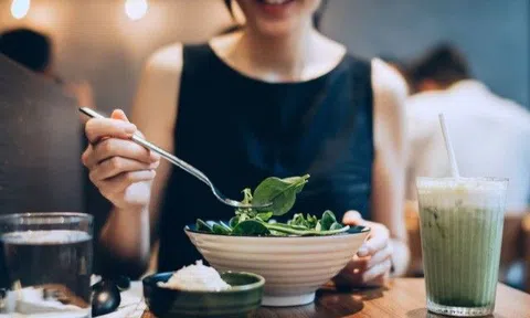 Thực phẩm "calo âm" càng ăn nhiều càng đốt calo là gì? HLV dinh dưỡng tiết lộ đâu mới là món giúp giảm cân thành công