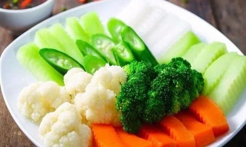 Loại rau bị nhiều người chê nhạt nhẽo hóa ra giàu vitamin C hơn cả cam, được ví là "sâm trắng" vì cực bổ dưỡng