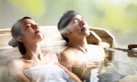 Tắm thế nào trong mùa lạnh để tránh khô ngứa da? Bác sĩ tiết lộ nhiệt độ nước tắm lý tưởng