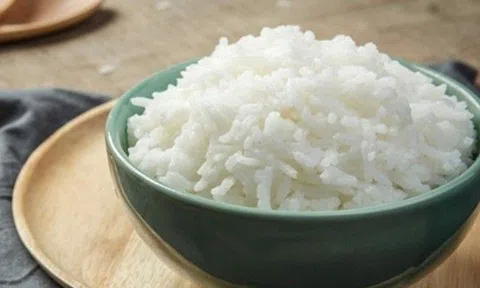 Ăn cơm nguội có tốt hơn ăn cơm nóng? Đáp án của chuyên gia khiến ai cũng phải gật gù