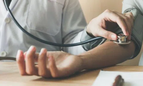 Cholesterol trong máu là gì, có nguy hiểm không? Ăn gì để giảm cholesterol tự nhiên?