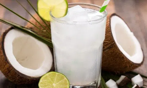 Nước dừa có tác dụng gì? Vì sao mùa lạnh nên chăm uống nước dừa?