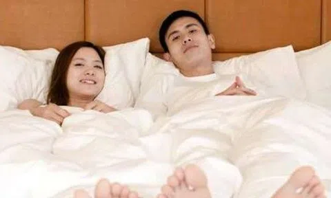 Chứng kiến bố mẹ giữa đêm, con gái nói 1 câu vào sáng hôm sau khiến mẹ tái mặt
