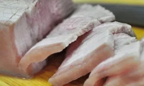Hay ăn thịt luộc kiểu này, người phụ nữ phải nhập viện cùng nhiều "sinh vật lạ" trong cơ thể