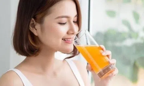 Uống nước cam hằng ngày có đẹp da? Những lợi ích bất ngờ và tác dụng phụ đáng chú ý của nước cam