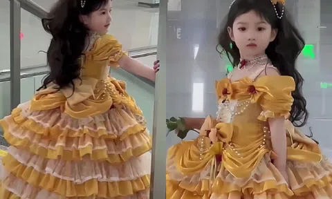 Con gái đi học mẫu giáo được mẹ diện váy công chúa xinh như thiên thần, cô giáo ngay lập tức mời phụ huynh