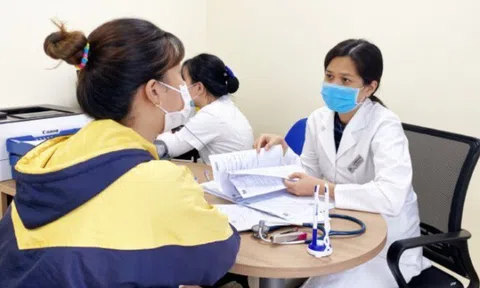 Con gái bị tiểu đường, cả nhà đi khám đều mắc bệnh nhưng bác sĩ khen vì đã làm điều nhiều gia đình bỏ qua