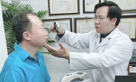 Người đàn ông suýt mù vì dùng mẹo chữa tổn thương da, bác sĩ chỉ cách nhận biết bệnh zona thần kinh đúng nhất