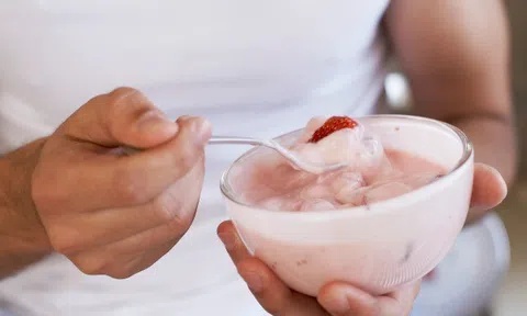 Sữa chua tốt cho tiêu hóa nhưng người đau dạ dày có nên ăn sữa chua? Ăn thế nào thì tốt nhất?