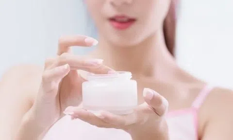 Làm sao không tốn tiền mà vẫn có da đẹp đón Tết? Đây là bí quyết "cấp cứu" làn da từ bác sĩ
