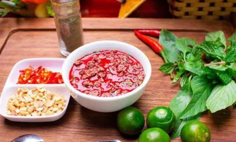 Người đàn ông ở Nam Định tử vong sau khi ăn tiết canh liên hoan tất niên