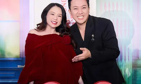 Sam xinh đẹp "bế" bụng bầu gần 8 tháng đi sự kiện, lộ chi tiết khiến nhiều người đoán rằng đang mang thai đôi