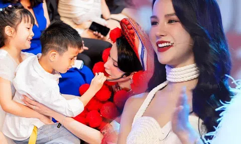 Diệp Lâm Anh vừa nhận giải thưởng xứng đáng, nghẹn lòng khoảnh khắc ôm 2 con bên dưới hàng ghế khán giả