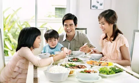 3 tránh 4 nên giúp trẻ tránh xa bệnh dịp nghỉ Tết, một việc không liên quan tới ăn uống lại cực có lợi cho trẻ