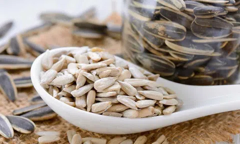 Ăn nhiều hạt hướng dương có tốt không? Vì sao hạt hướng dương được coi là "siêu thực phẩm" cho người mắc tiểu đường