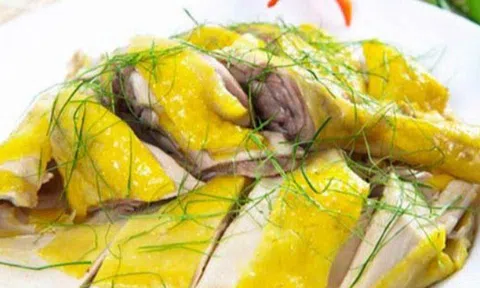 Thịt gà luộc còn thừa nên làm món gì? Biến tấu cực đơn giản giữ được dinh dưỡng lại chống ngán hiệu quả