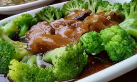 Người đàn ông bị nhiễm trùng huyết, gan đầy mủ sau khi ăn món rau này dịp Tết