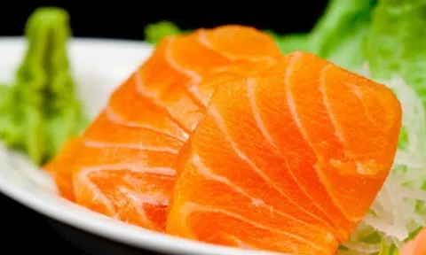 Ăn sống cá hồi có dễ nhiễm ký sinh trùng? Chuyên gia tiết lộ cách ăn vừa ngon, bổ vừa an toàn