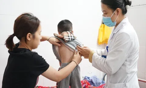 Bé trai 2 tuổi xanh xao, ăn mãi không lớn phải đi khám bệnh máu, nguyên nhân hóa ra do “bạn thân” trong nhà
