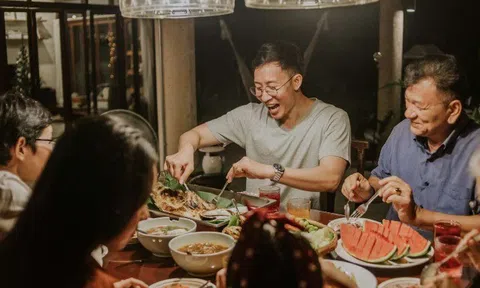 7 thói quen ăn uống buổi tối dễ khiến bạn tăng cân không phanh, điều thứ 6 quá quen thuộc trong gia đình Việt