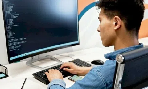Người đàn ông khỏe mạnh bỗng "đổ gục" bên máy tính, bác sĩ chỉ ra thói quen dễ dẫn tới đột quỵ của "dân văn phòng"