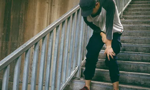 Cậu bé 14 tuổi phải cắt bỏ tinh hoàn vì một sai lầm, bố mẹ nào có con trai cũng cần biết điều này
