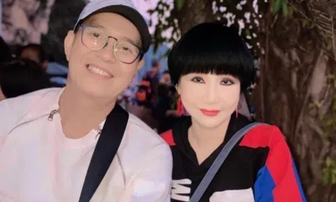 Nam nghệ sĩ 2 lần bước lên nhận danh hiệu NSND, cầm bằng khen đem thẳng tới mộ vợ bật khóc: "806 ngày nhớ em"