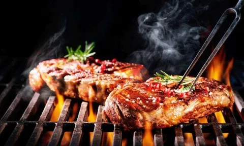 Người phụ nữ không ăn thịt đỏ vẫn mắc ung thư, bác sĩ tiết lộ ăn kiểu này mới giúp ngừa ung thư tốt hơn
