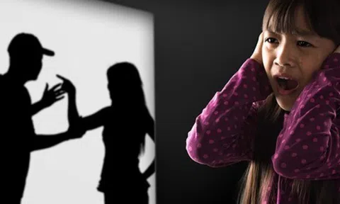 Nữ sinh nhiều lần tự hủy hoại bản thân rồi phải nhập viện tâm thần, biết nguyên nhân bố mẹ chỉ tự trách mình