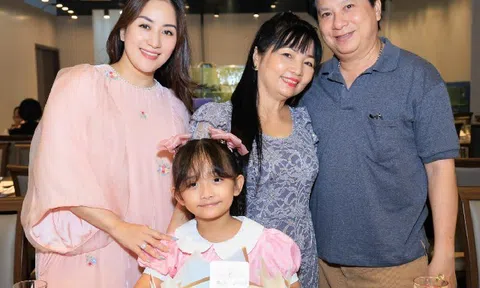 Nhan sắc mẹ chồng đại gia của sao Việt: Mẹ Phan Hiển trẻ trung khi "đọ sắc" với con dâu Khánh Thi