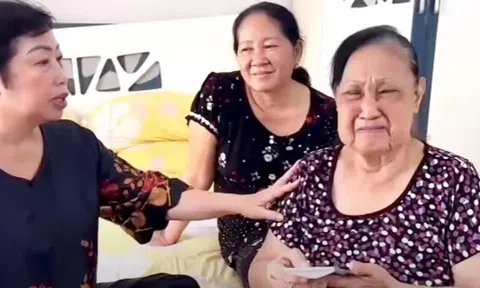 Cô đào nổi tiếng một thời giờ già vẫn đi làm đấm bóp cạo gió, khóc nói "khổ quá không muốn sống"