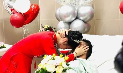 Đám cưới được tổ chức trong phòng bệnh ngay sau khi chú rể thoát “cửa tử” trong gang tấc
