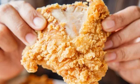 Ăn nhiều thịt gà dễ mắc 3 loại ung thư là đúng hay sai? 2 bộ phận này của gà nên tránh ăn