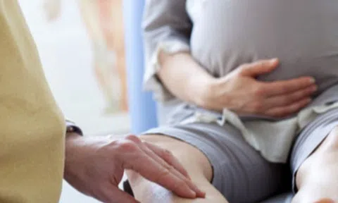 Bầu 7 tuần đã đau lưng và sưng chân, cô gái ở Hà Nội phát hiện mắc căn bệnh dễ mất cả mẹ lẫn con
