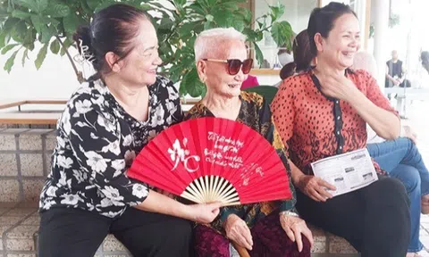 Cụ bà miền Nam 102 tuổi vẫn chống đẩy mỗi ngày, bác sĩ lý giải tập cách này liệu có giúp sống thọ hơn
