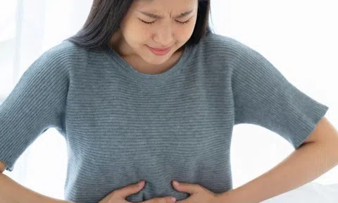 Đau tức bụng có phải dấu hiệu ung thư? Bác sĩ Bệnh viện K chỉ cách phát hiện ung thư dạ dày sớm nhất