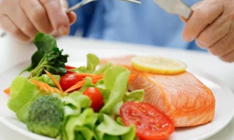 Người đàn ông bị suy thận vì hay ăn loại rau "vua dưỡng chất" này, bác sĩ chỉ ra cách nấu đúng để tránh bệnh