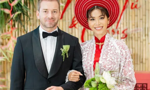 Đám cưới Minh Tú với chồng người Đức: Cô dâu gắn ảnh bố đã mất lên hoa cưới để tưởng nhớ