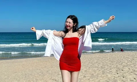 Cô gái Việt gốc Hoa có dáng như nàng tiên cá, đẹp chuẩn "gừng càng già càng cay"