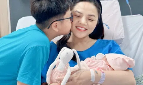 "My sói" Thu Quỳnh hạ sinh con gái thứ 2, hé lộ hình ảnh đầu tiên của ái nữ