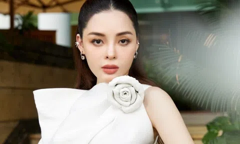 Hoa hậu Trần Phương Hà tái xuất, khoe dáng gợi cảm cùng làn da trắng sáng
