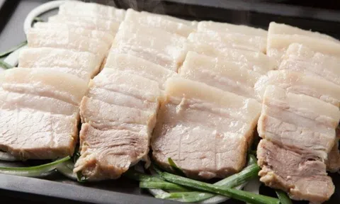 Tại sao cho thịt vào nước lạnh để luộc là sai? Lý giải của chuyên gia khiến nhiều người thay đổi hẳn cách luộc thịt