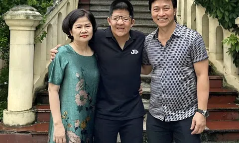 Vợ Quốc Tuấn hiếm hoi xuất hiện bên chồng con, vợ chồng "vỡ òa" vì con trai Bôm tốt nghiệp loại giỏi