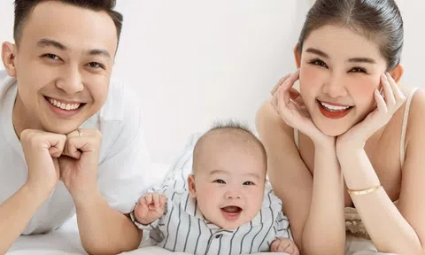 Con trai Lê Âu Ngân Anh điển trai trắng trẻo hệt như "hoàng tử bé", 6 tháng tuổi ăn khỏe, đã biết gọi "ba ơi"