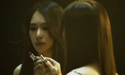 Hương Tràm thể hiện giọng hát và diễn xuất đột phá trong MV tái xuất sau thời gian du học